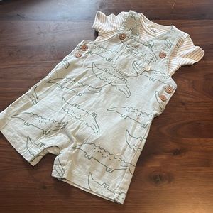 Child of Mine by Carter’s 6-9 mo Alligator Overalls Set
